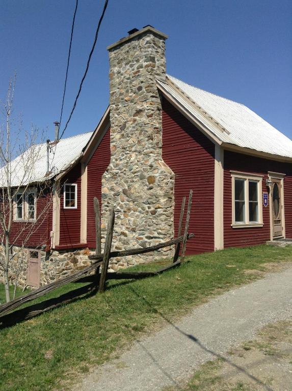 Chalet Ancestral L'Orignal Eastman Exterior photo